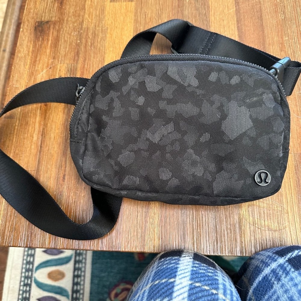 Lululemon Everywhere Belt Bag 1L NEW